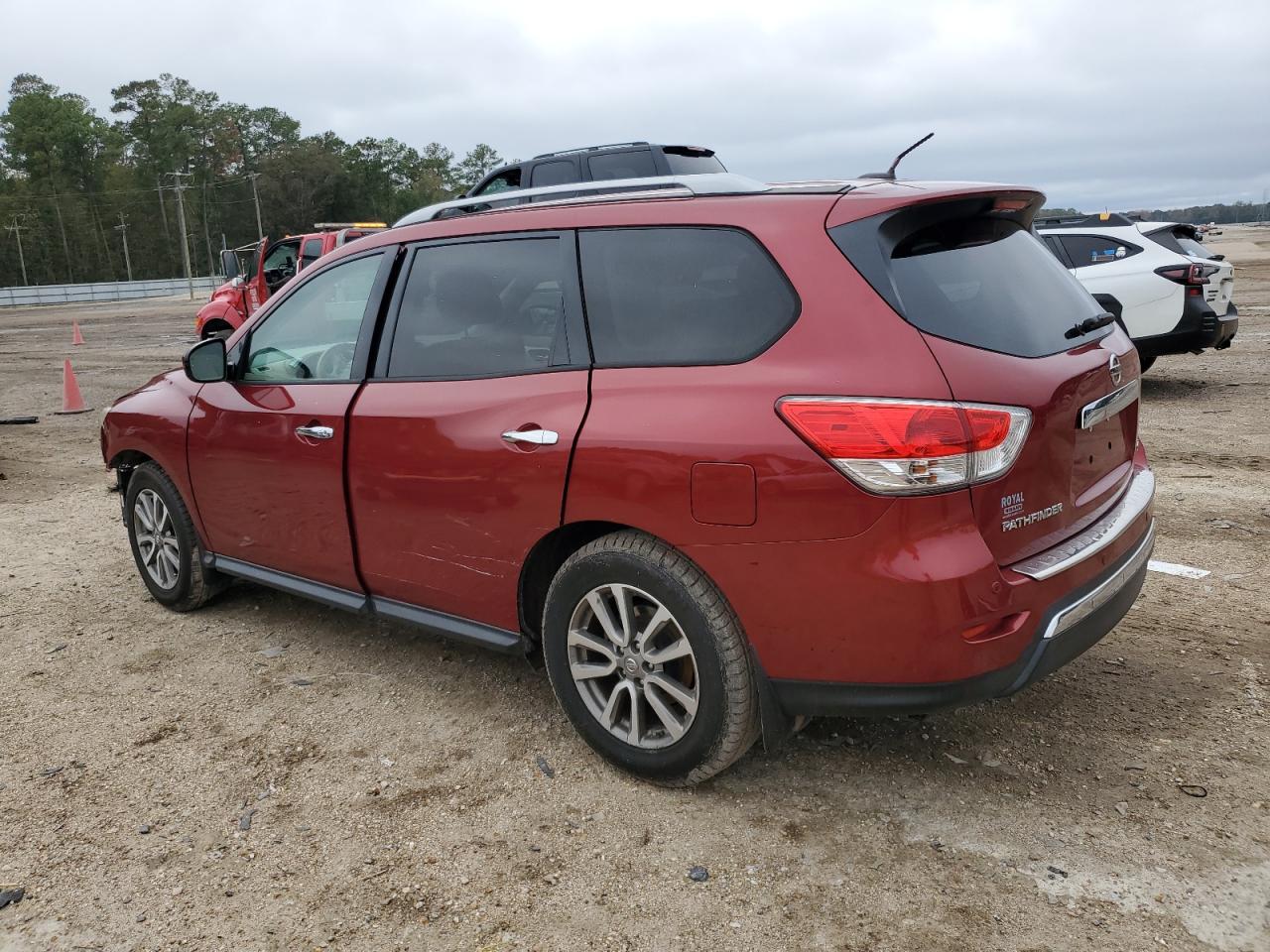 Image 2 of 2015 NISSAN PATHFINDER S 2015 with VIN 5N1AR2MN0FC704813
