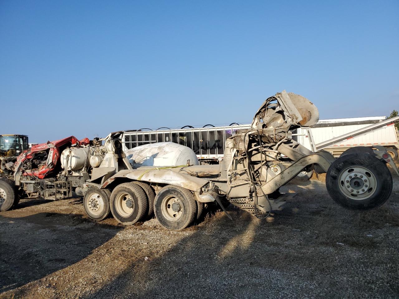 Image 3 of 1999 STERLING TRUCK LT 9511 1999 with VIN 2FZNNWDB6XAF35215