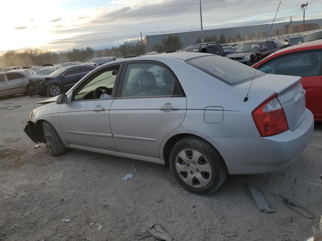 Obraz 2 z 2006 KIA SPECTRA LX 2006 z VIN KNAFE122465252942