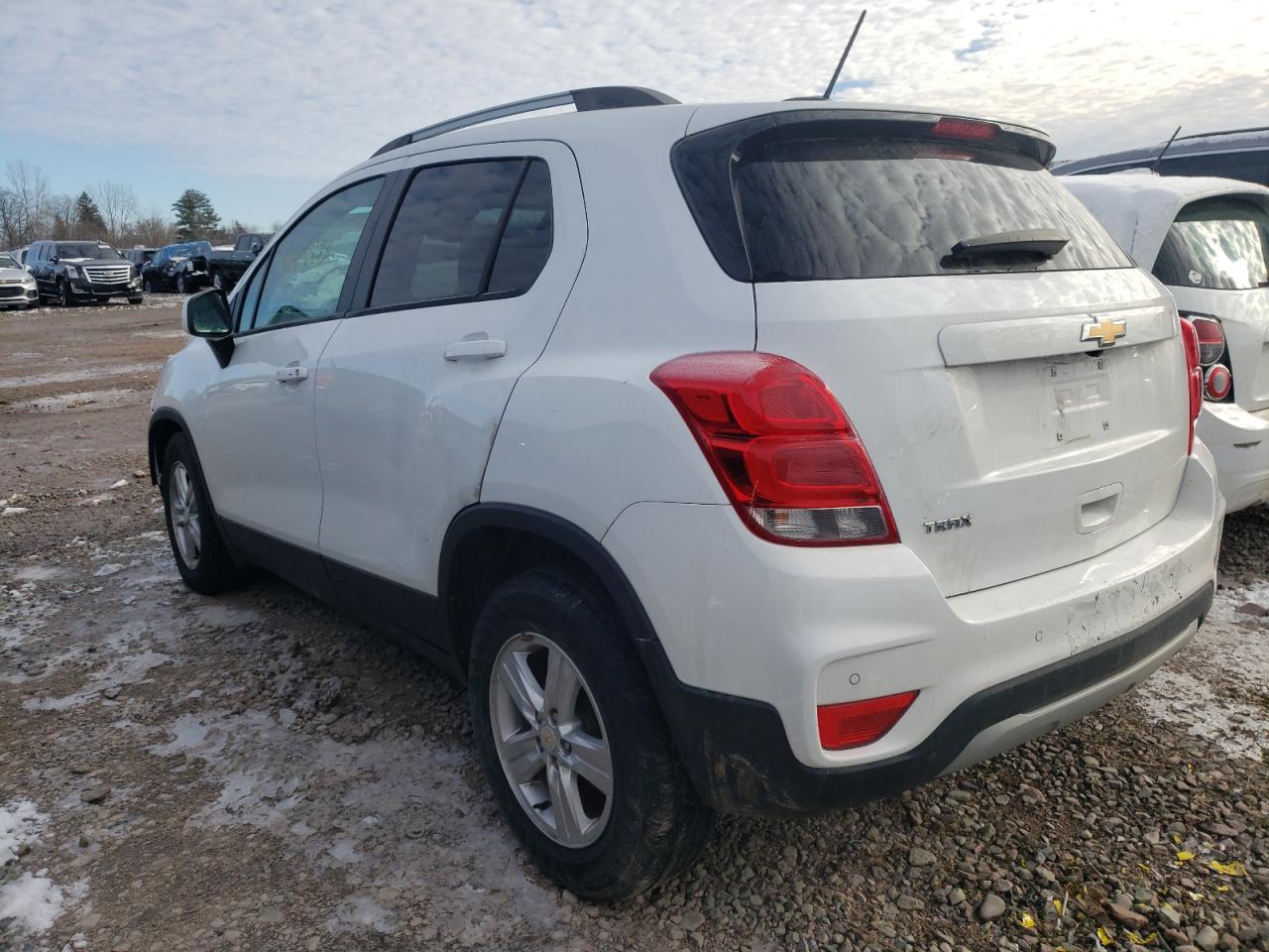 Image 2 of 2021 CHEVROLET TRAX 1LT 2021 with VIN KL7CJLSM8MB374018