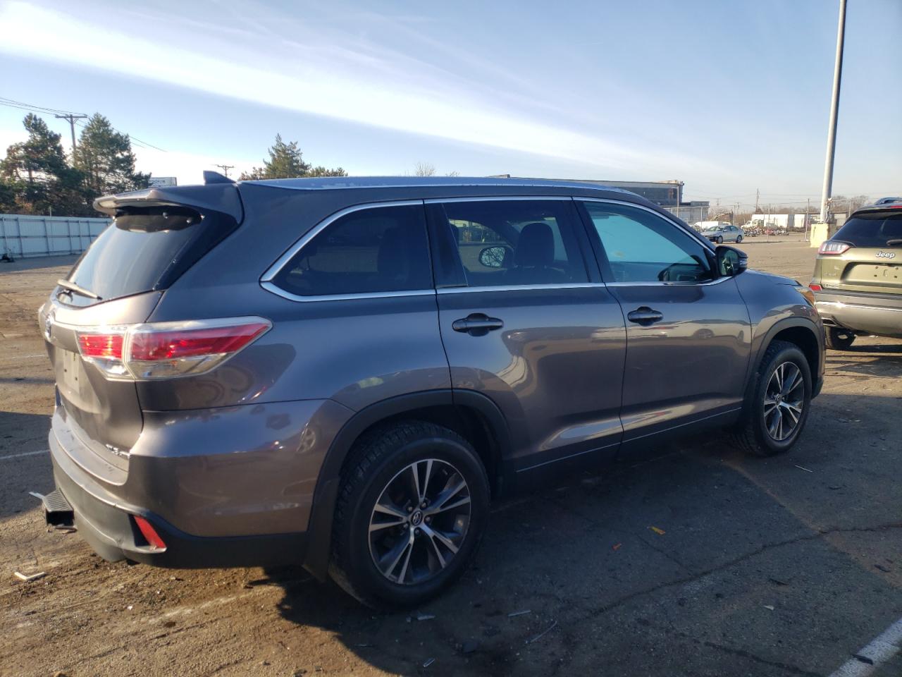 Изображение 3 2016 TOYOTA HIGHLANDER XLE 2016 с VIN 5TDJKRFH1GS503088