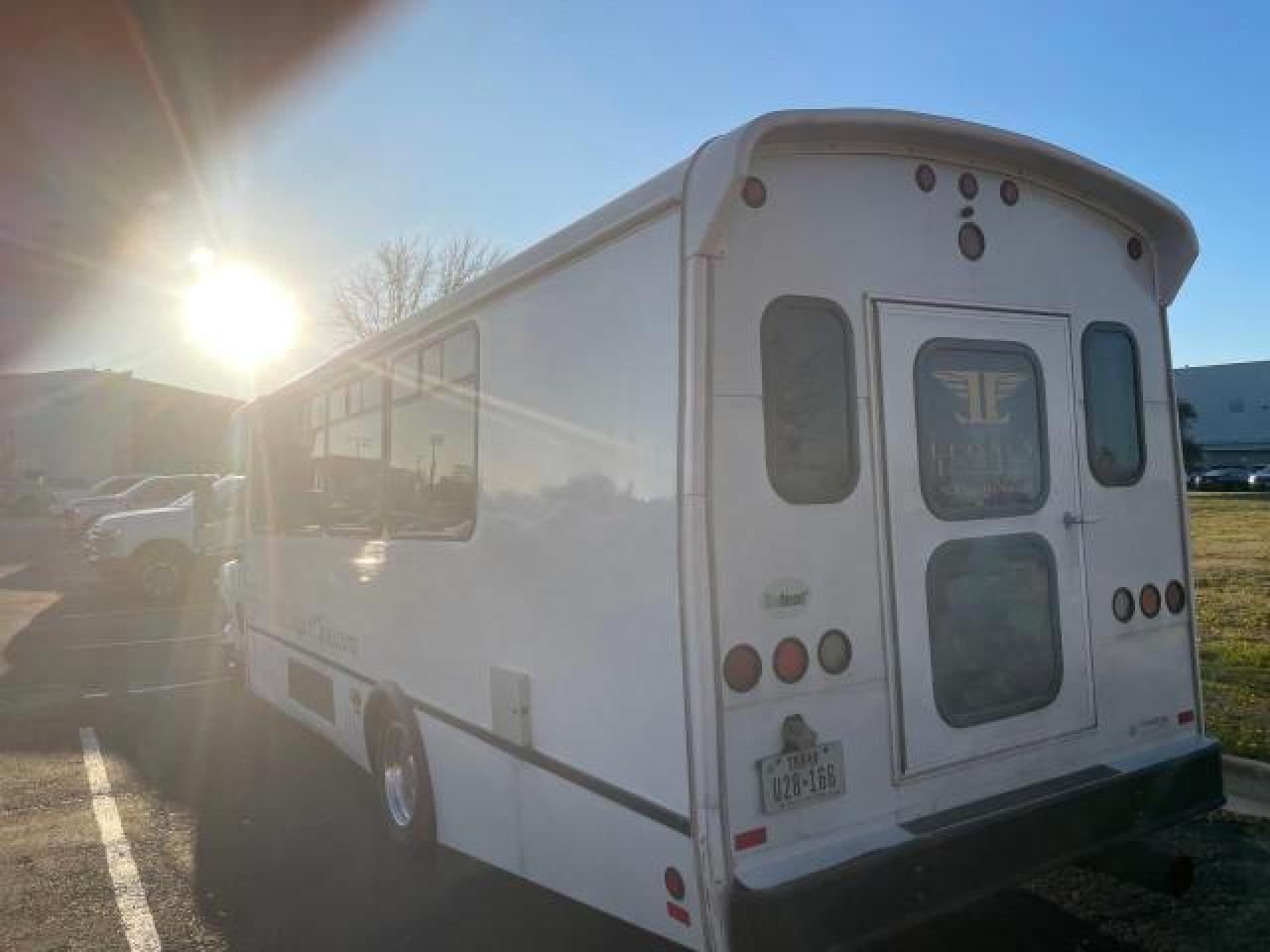 Изображение 3 2013 IC CORPORATION 3000 AC 2013 с VIN 5WEXWSKK9DH164228