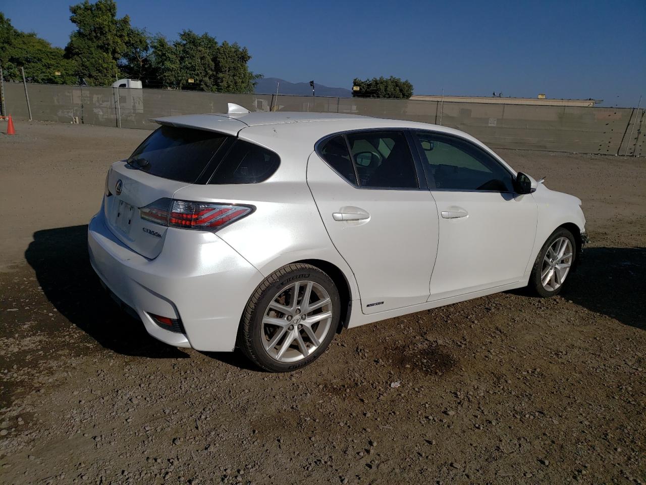 Изображение 3 2016 LEXUS CT 200 2016 с VIN JTHKD5BH8G2269809