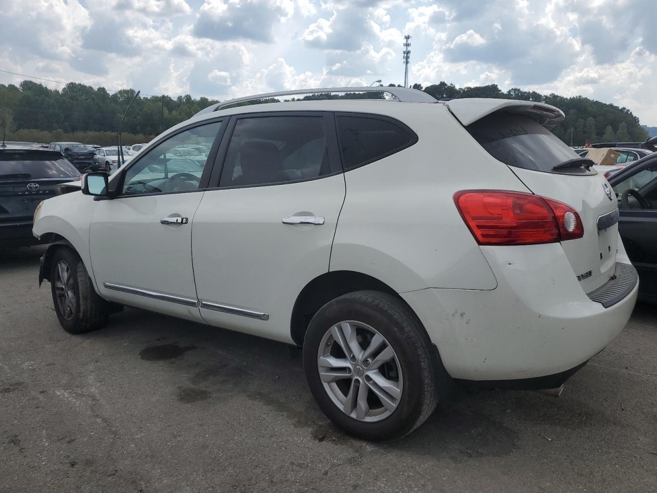 Image 2 of 2013 NISSAN ROGUE S 2013 with VIN JN8AS5MV0DW605922