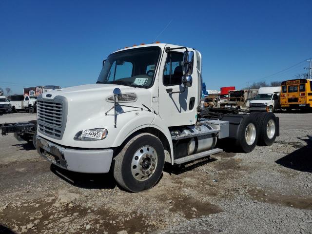 Image 2 of 2016 FREIGHTLINER M2 112 MEDIUM DUTY 2016 with VIN 1FUJC5DV4GHHN3794