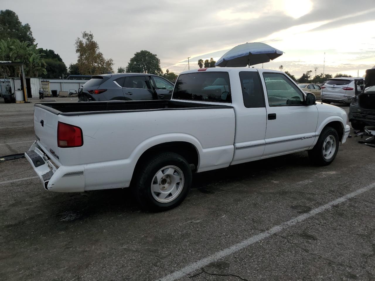 Obraz 3 z 1997 GMC SONOMA  1997 z VIN 1GTCS19X4V8525990