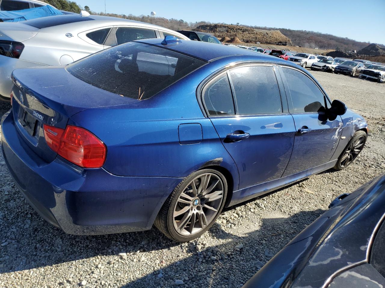 Image 3 of 2011 BMW 328 I 2011 with VIN WBAPH7G53BNM55512