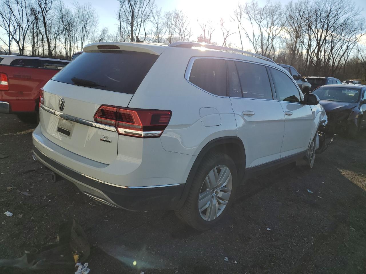 Image 3 of 2018 VOLKSWAGEN ATLAS SEL PREMIUM 2018 with VIN 1V2NR2CA3JC531946