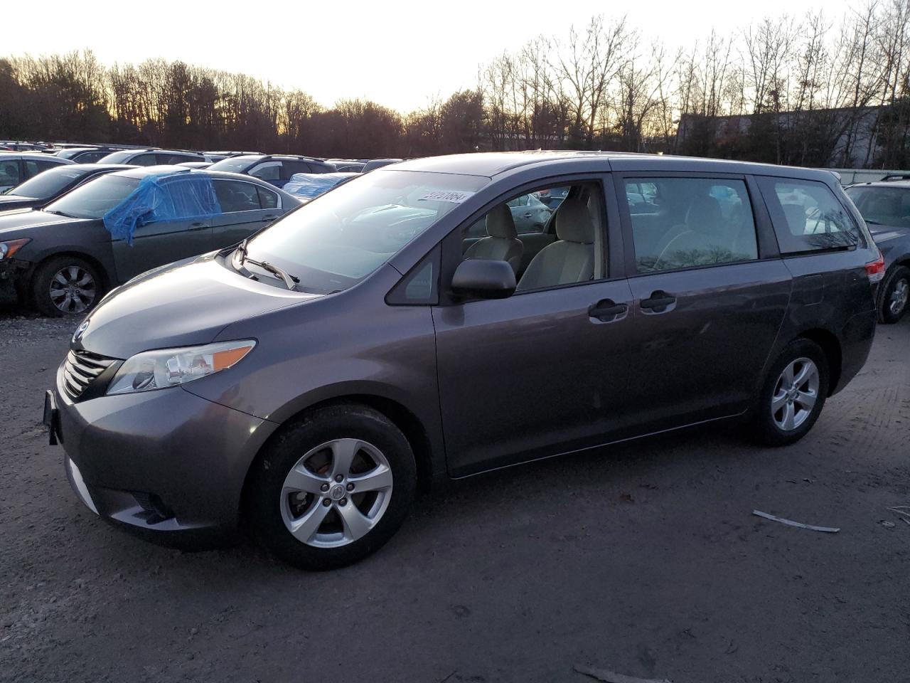 Image 1 of 2013 TOYOTA SIENNA  2013 with VIN 5TDZK3DC1DS342583