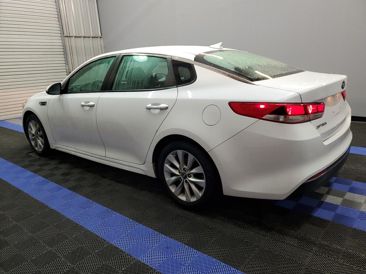 Изображение 2 2017 KIA OPTIMA LX 2017 с VIN 5XXGT4L30HG147674