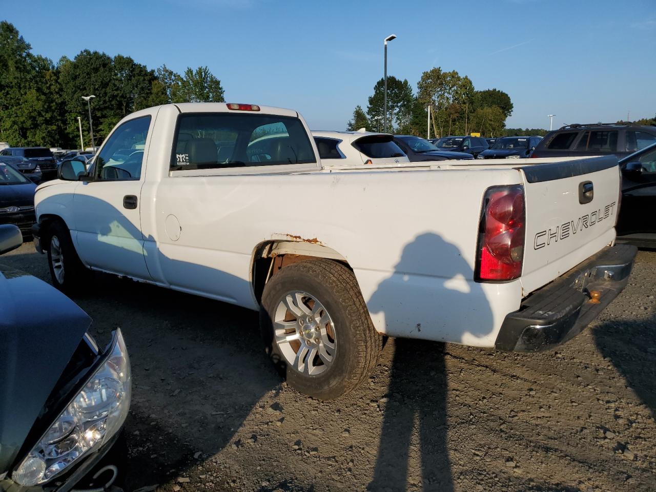 Image 2 of 2006 CHEVROLET SILVERADO C1500 2006 with VIN 3GCEC14X16G253309