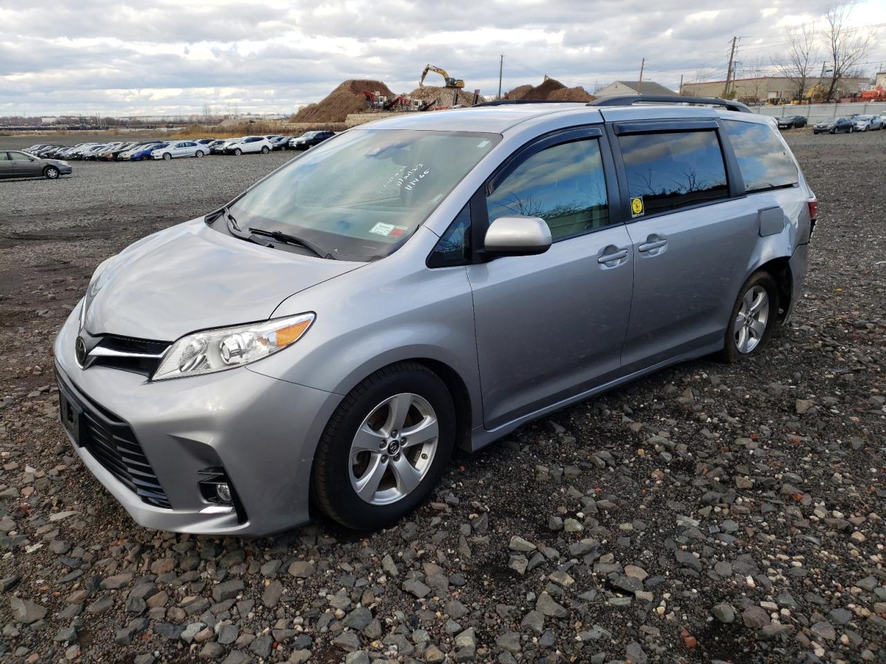 Image 1 of 2018 TOYOTA SIENNA LE 2018 with VIN 5TDKZ3DC0JS926143