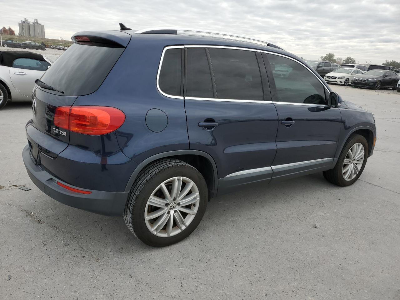 Image 3 of 2013 VOLKSWAGEN TIGUAN S 2013 with VIN WVGAV3AX2DW616543