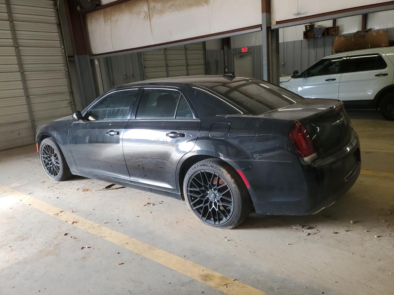 Изображение 2 2017 CHRYSLER 300 LIMITED 2017 с VIN 2C3CCAAG1HH647489