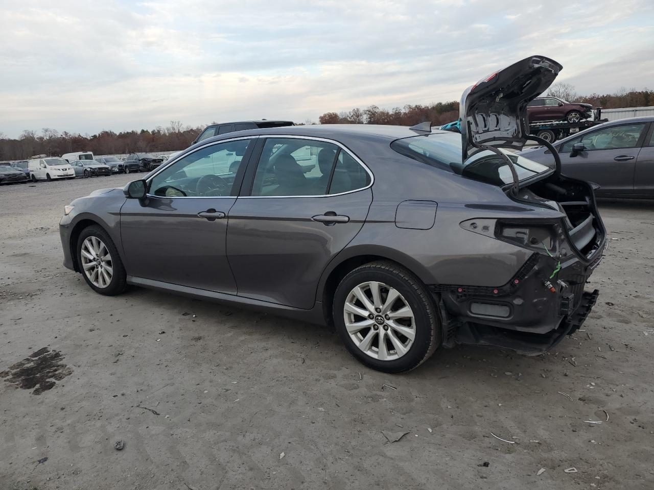 Изображение 2 2020 TOYOTA CAMRY LE 2020 с VIN 4T1C11AKXLU921358