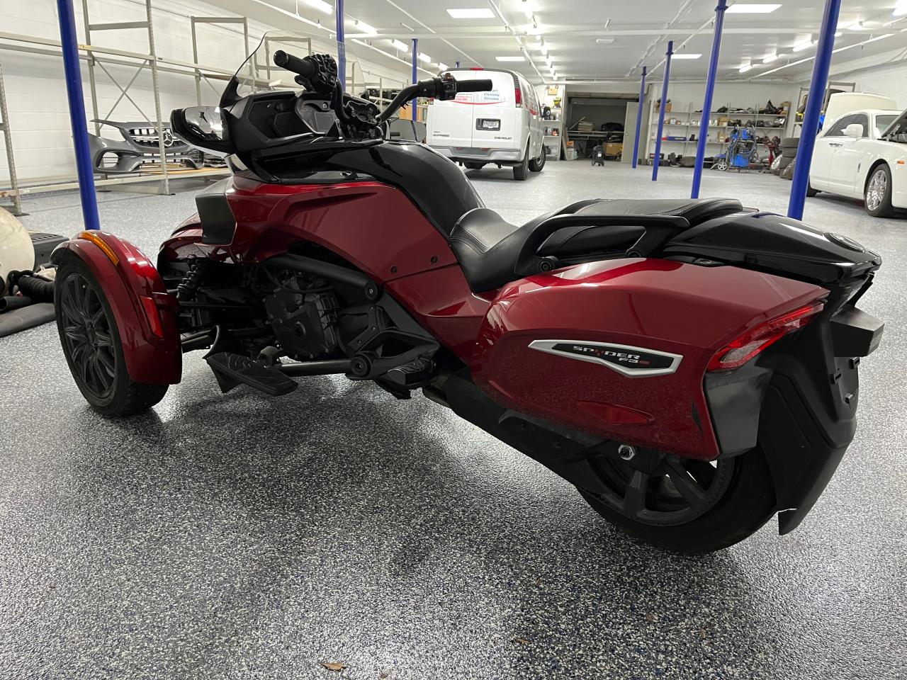 Изображение 3 2017 CAN-AM SPYDER ROADSTER F3-T 2017 с VIN 2BXREDD28HV000428