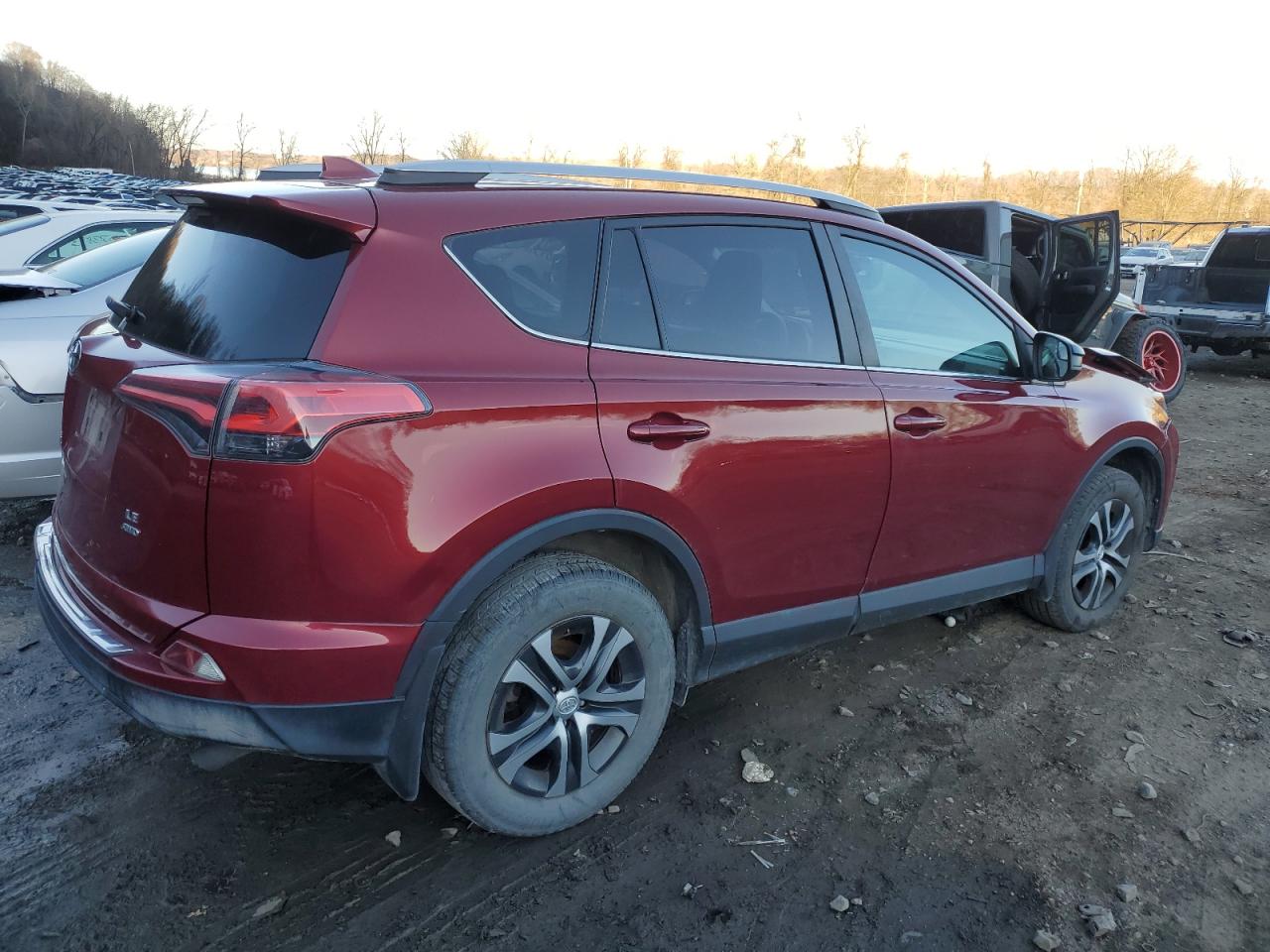 Obraz 3 z 2018 TOYOTA RAV4 LE 2018 z VIN 2T3BFREV2JW841427