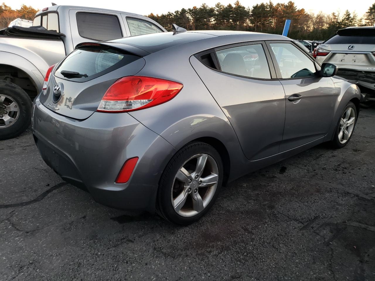 Image 3 of 2013 HYUNDAI VELOSTER  2013 with VIN KMHTC6AD1DU172301