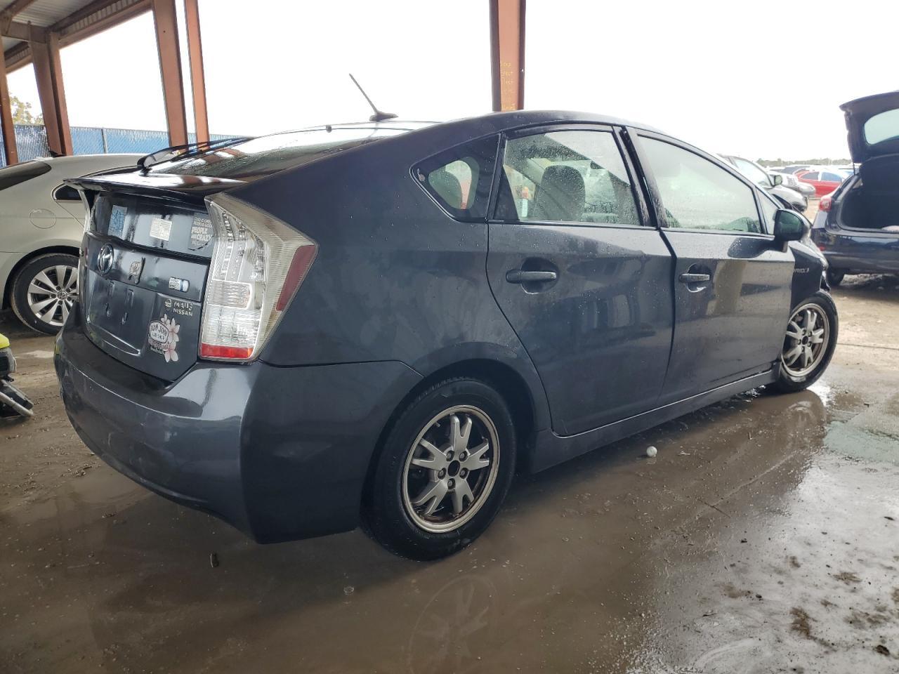 Image 3 of 2011 TOYOTA PRIUS  2011 with VIN JTDKN3DU8B5351916