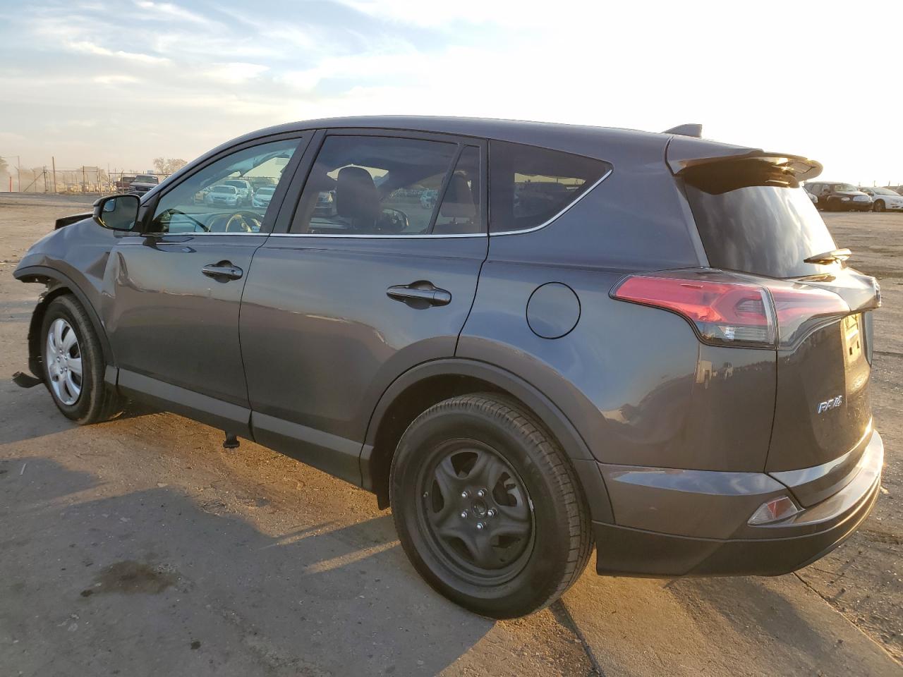 Obraz 2 z 2018 TOYOTA RAV4 LE 2018 z VIN 2T3ZFREV1JW486054