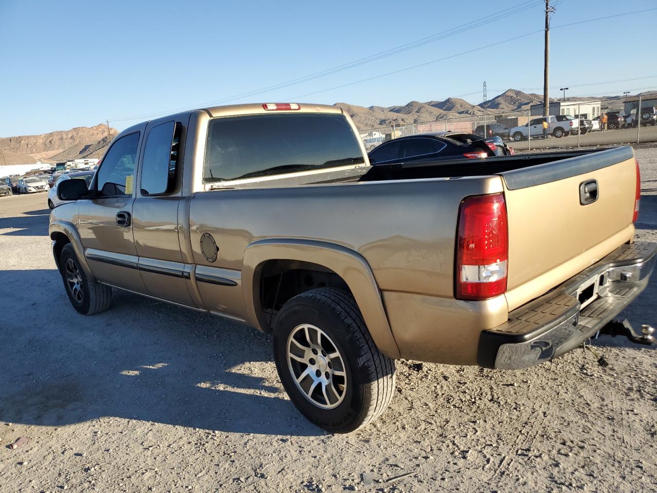 Изображение 2 2001 GMC NEW SIERRA K1500 2001 с VIN 1GTEK19V91E105936