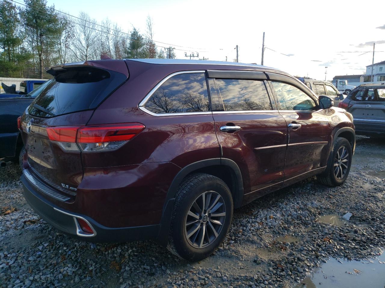 Image 3 of 2017 TOYOTA HIGHLANDER SE 2017 with VIN 5TDJZRFH9HS480124