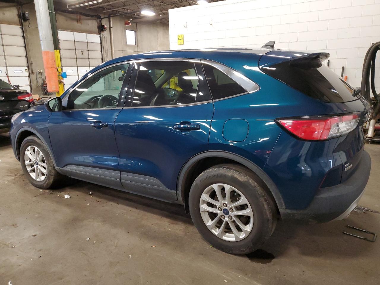 Image 2 of 2020 FORD ESCAPE SE 2020 with VIN 1FMCU9G60LUB68228