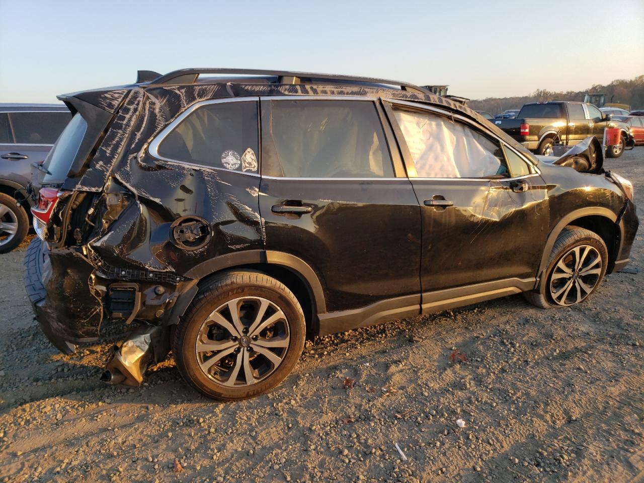 Obraz 3 z 2019 SUBARU FORESTER LIMITED 2019 z VIN JF2SKASC2KH515085