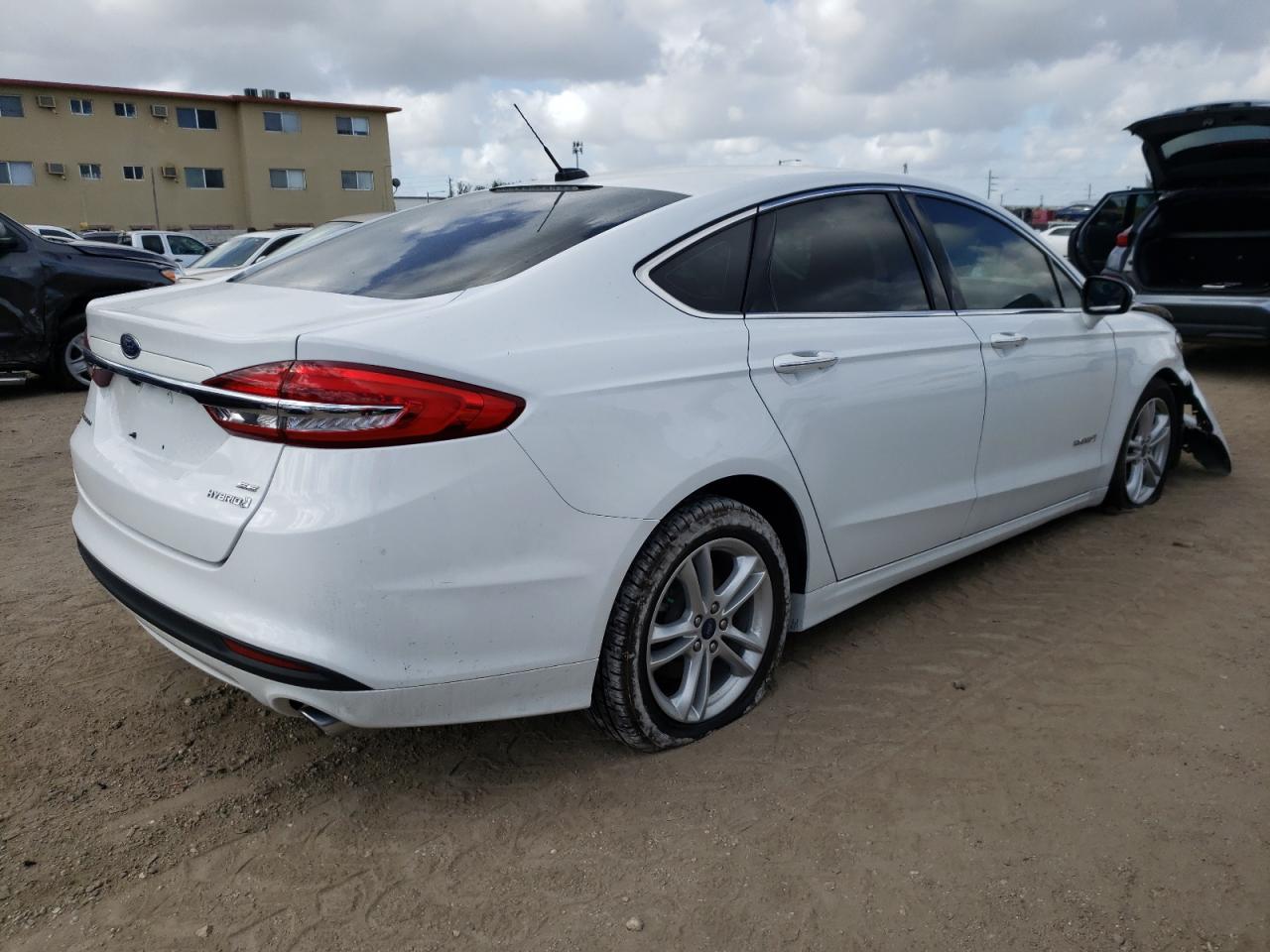 Image 3 of 2018 FORD FUSION SE HYBRID 2018 with VIN 3FA6P0LU9JR261056