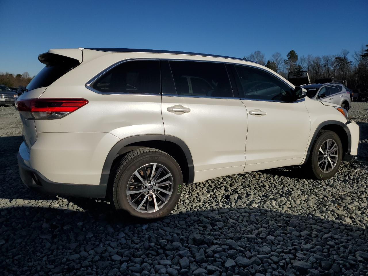 Obraz 3 z 2017 TOYOTA HIGHLANDER SE 2017 z VIN 5TDKZRFH2HS513159