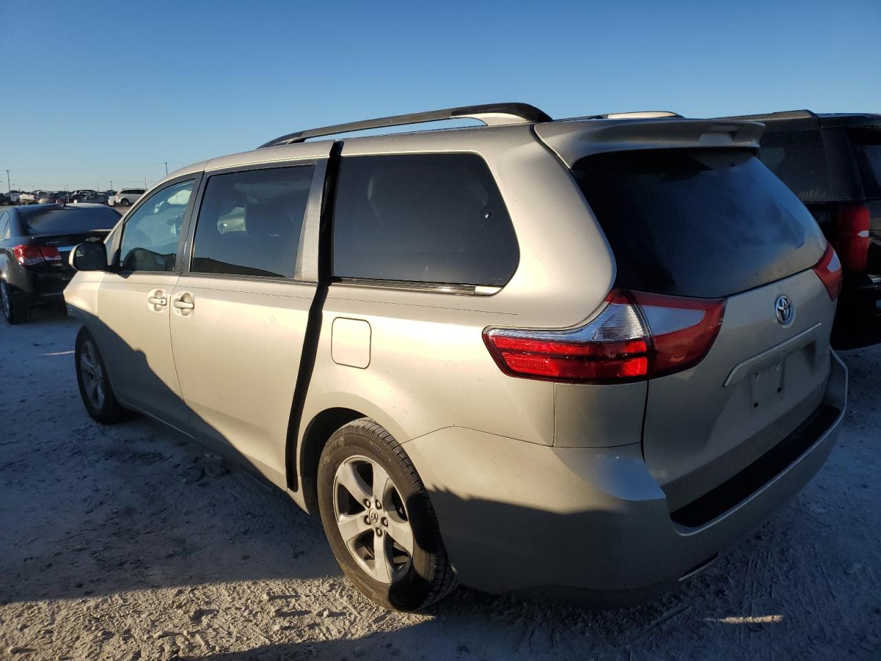 Obraz 2 z 2016 TOYOTA SIENNA LE 2016 z VIN 5TDKK3DC9GS736967