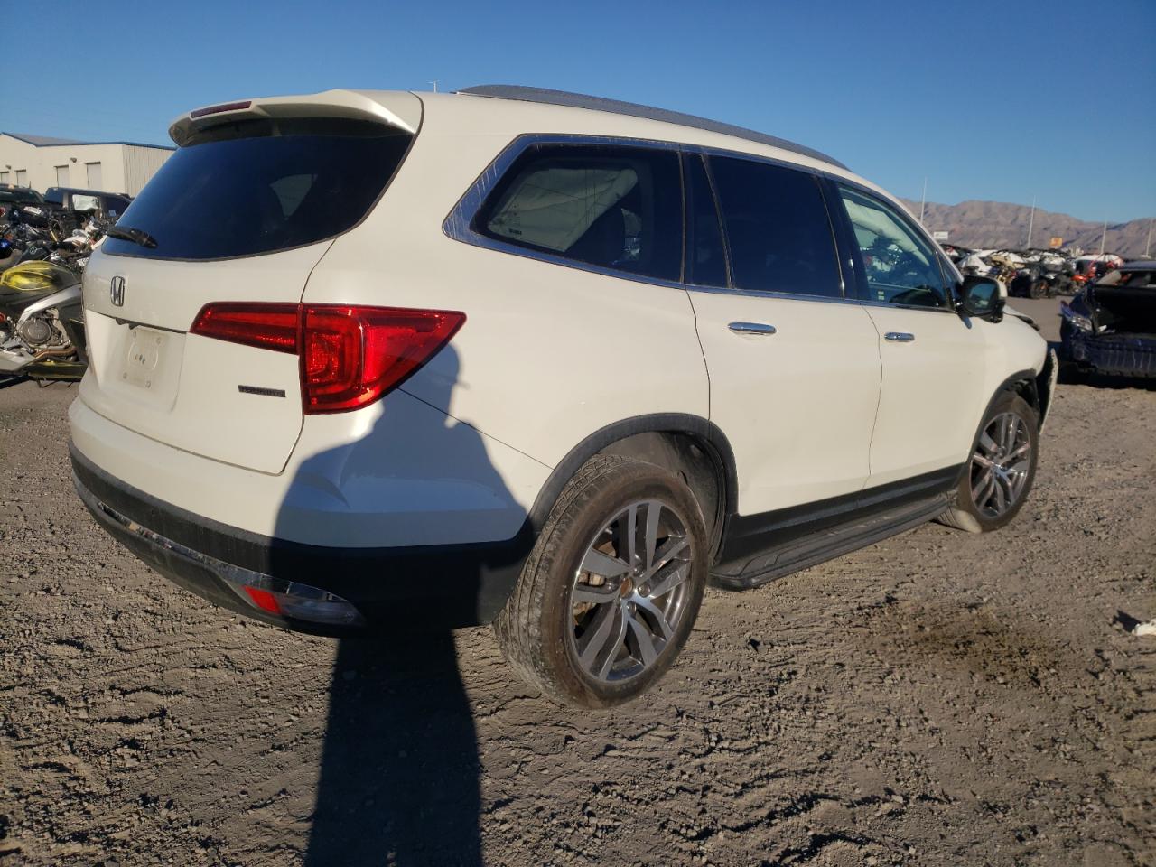 Изображение 3 2017 HONDA PILOT TOURING 2017 с VIN 5FNYF5H93HB002632