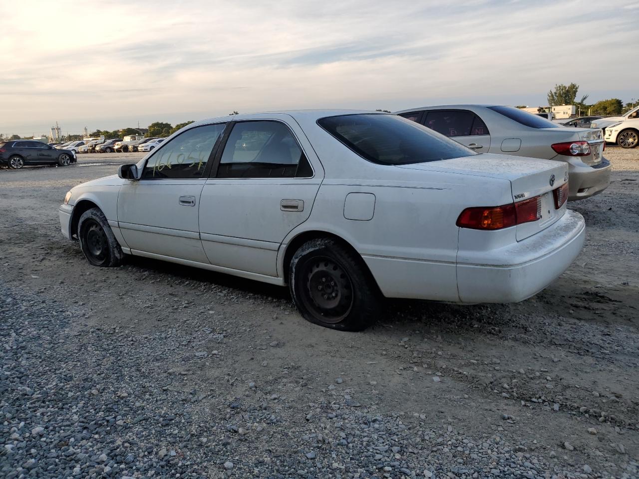 Obraz 2 z 2001 TOYOTA CAMRY CE 2001 z VIN 4T1BG22K81U868204
