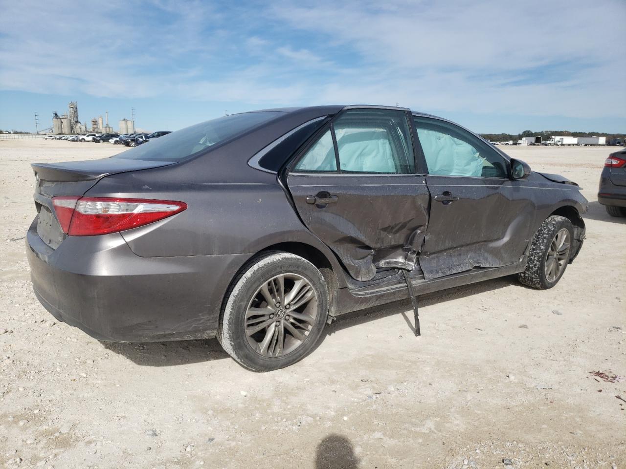 Image 3 of 2015 TOYOTA CAMRY LE 2015 with VIN 4T1BF1FK6FU935056