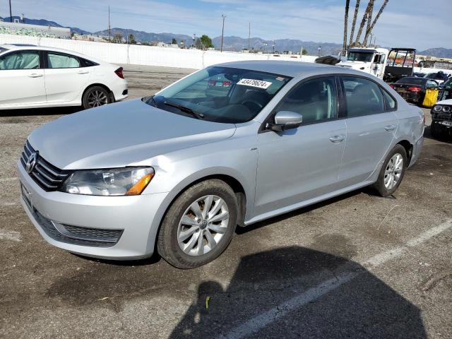 Изображение 1 2015 VOLKSWAGEN PASSAT S 2015 с VIN 1VWAT7A35FC049986