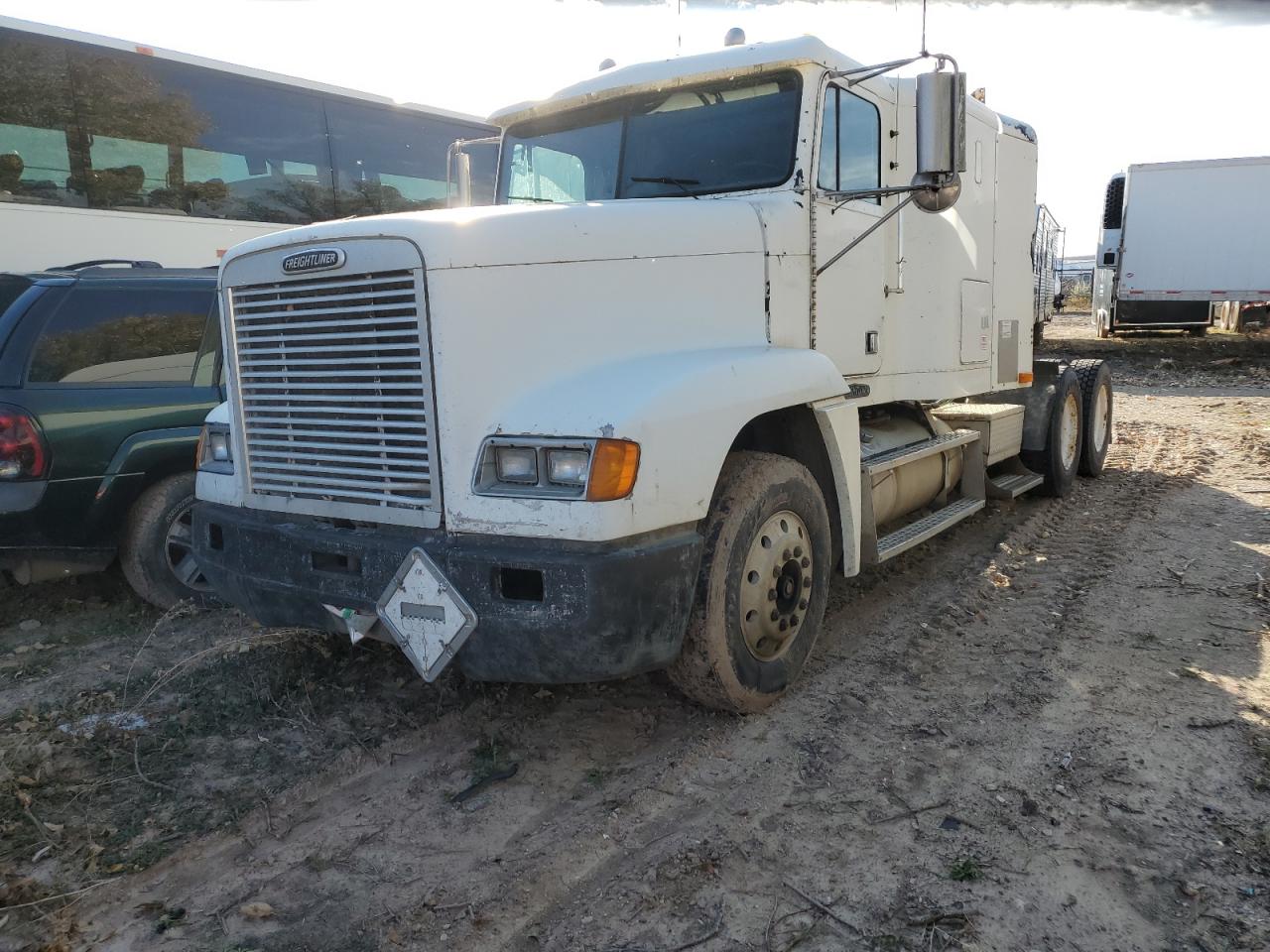 Image 2 of 1996 FREIGHTLINER CONVENTIONAL FLD120 1996 with VIN 1FUYDDYB7TH637132