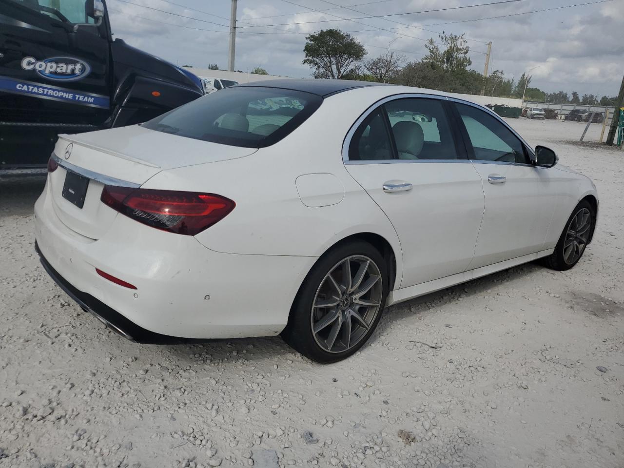 Obraz 3 z 2021 MERCEDES-BENZ E 350 2021 z VIN W1KZF8DB8MB005558