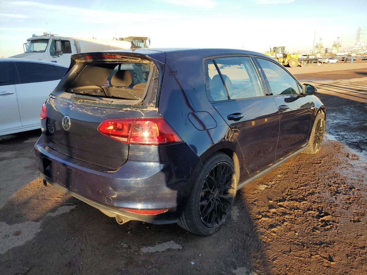 Obraz 3 z 2016 VOLKSWAGEN GTI S/SE 2016 z VIN 3VW5T7AU2GM015353