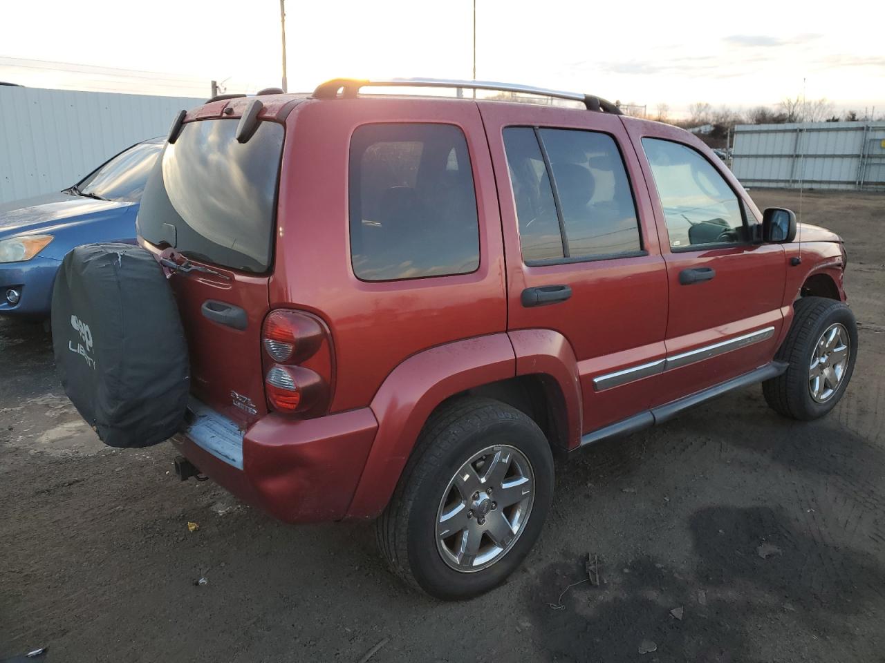 Image 3 of 2005 JEEP LIBERTY LIMITED 2005 with VIN 1J4GL58K85W688918