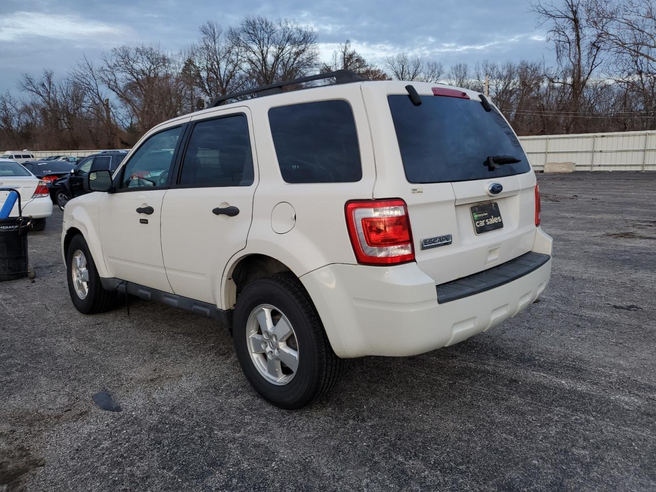 Image 2 of 2010 FORD ESCAPE XLT 2010 with VIN 1FMCU9D72AKB95355