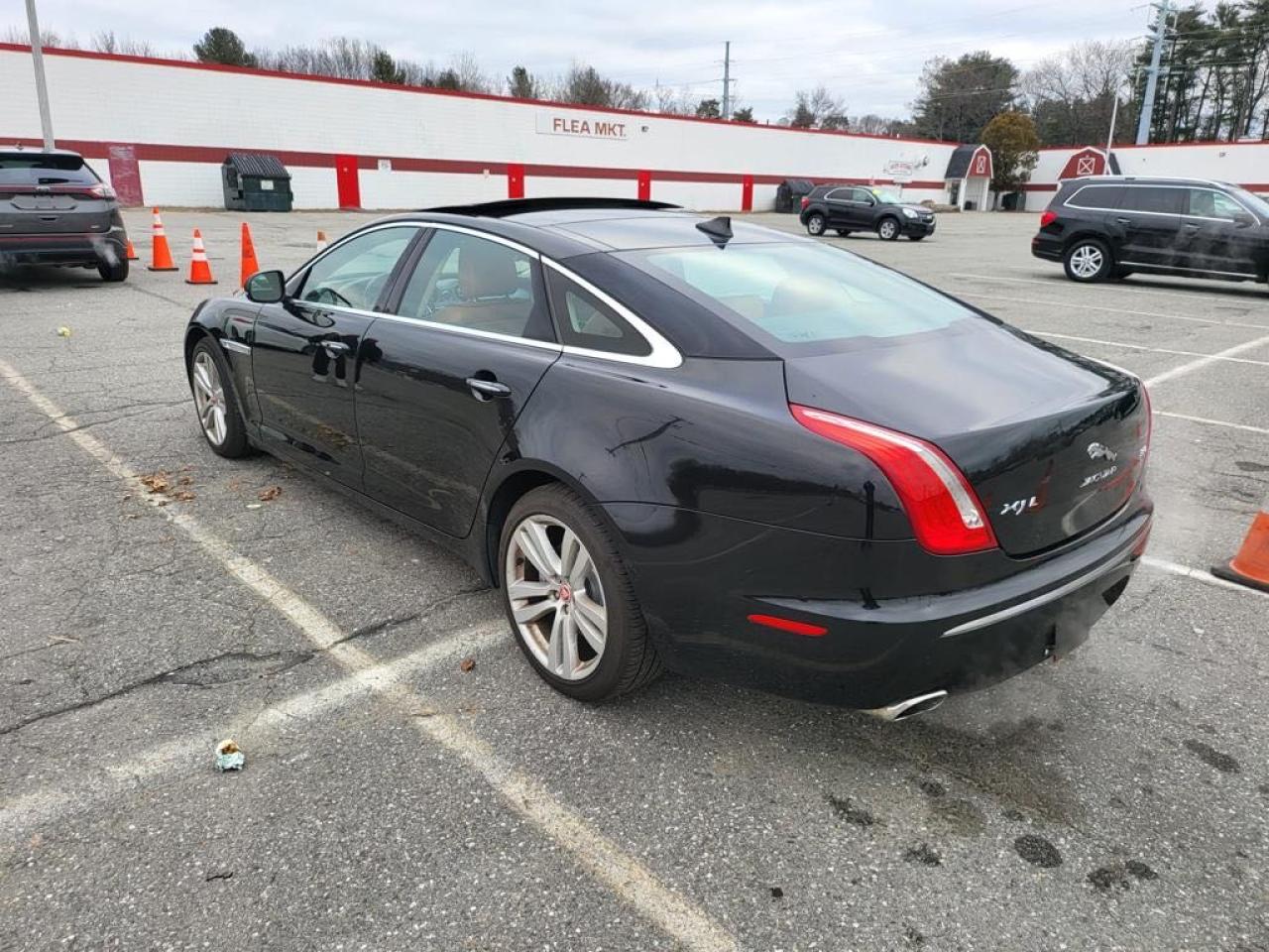 Image 3 of 2014 JAGUAR XJL PORTFOLIO 2014 with VIN SAJWJ2GD2E8V74041