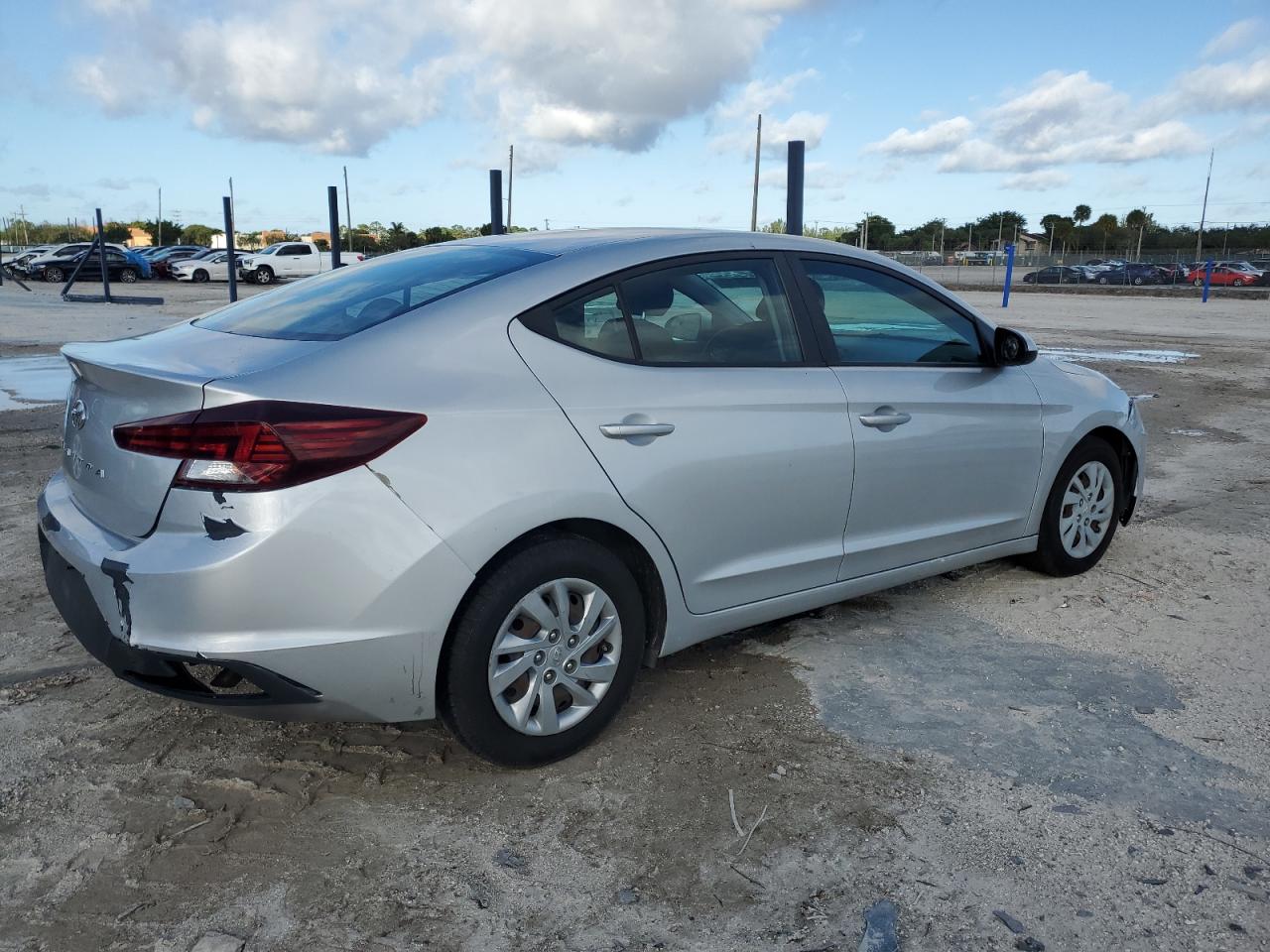 Obraz 3 z 2019 HYUNDAI ELANTRA SE 2019 z VIN KMHD74LF4KU767331