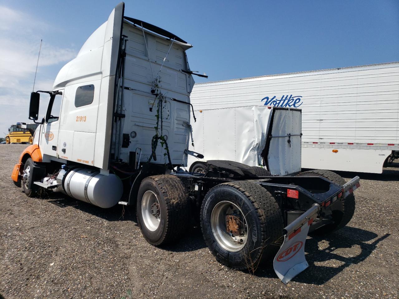 Image 3 of 2019 VOLVO VN VNL 2019 with VIN 4V4NC9EH4KN238959