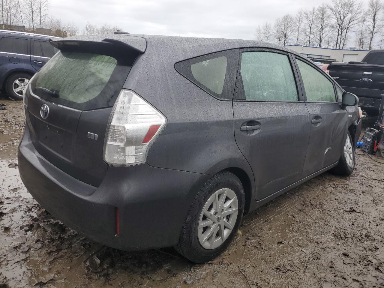 Image 3 of 2013 TOYOTA PRIUS V  2013 with VIN JTDZN3EU0D3271487