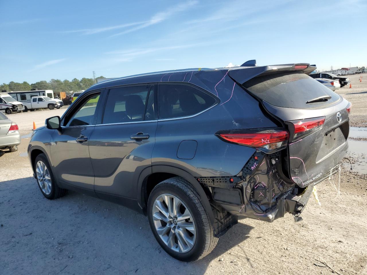 Obraz 2 z 2021 TOYOTA HIGHLANDER LIMITED 2021 z VIN 5TDYZRAH2MS083838