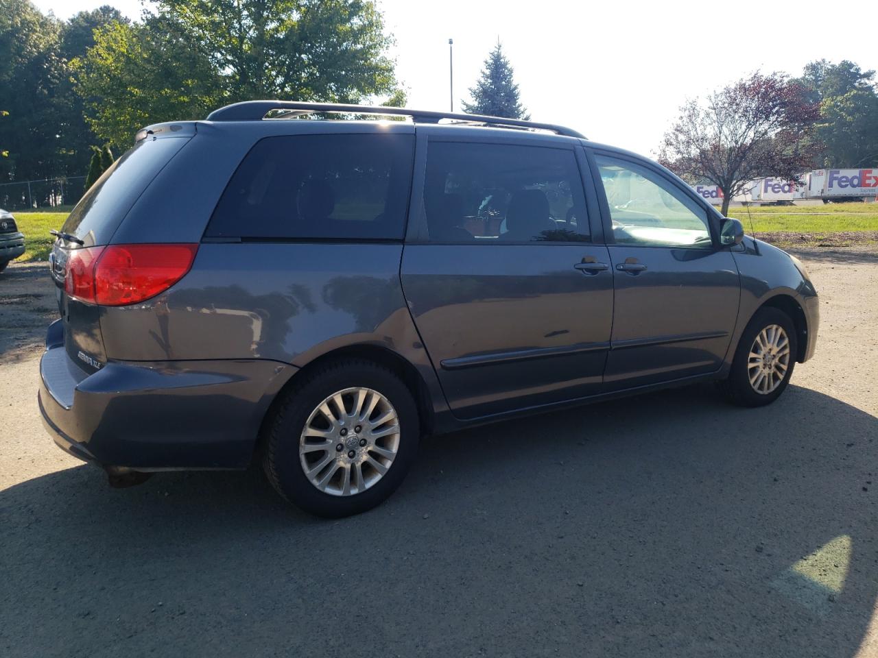 Image 3 of 2010 TOYOTA SIENNA XLE 2010 with VIN 5TDYK4CC2AS299080