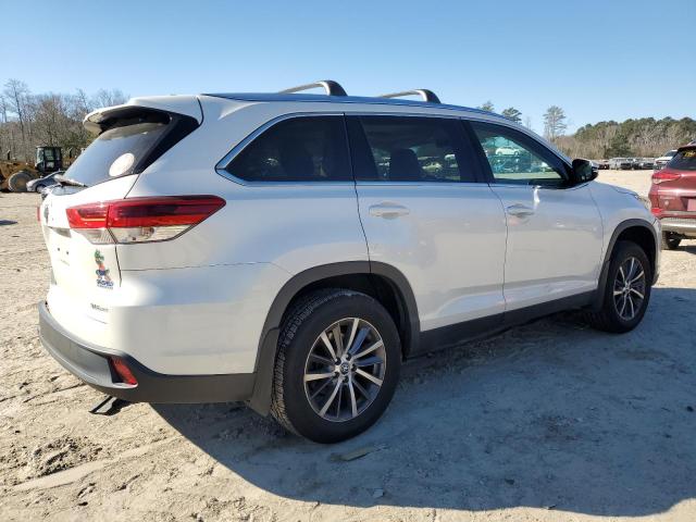 Image 3 of 2019 TOYOTA HIGHLANDER SE 2019 with VIN 5TDJZRFH8KS597832