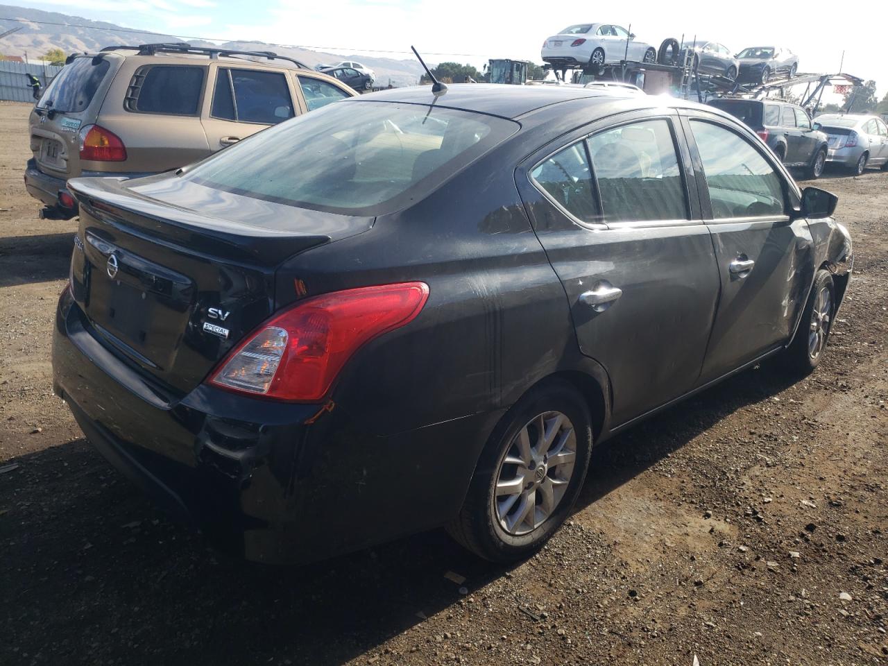 Obraz 3 z 2018 NISSAN VERSA S 2018 z VIN 3N1CN7AP3JL878144