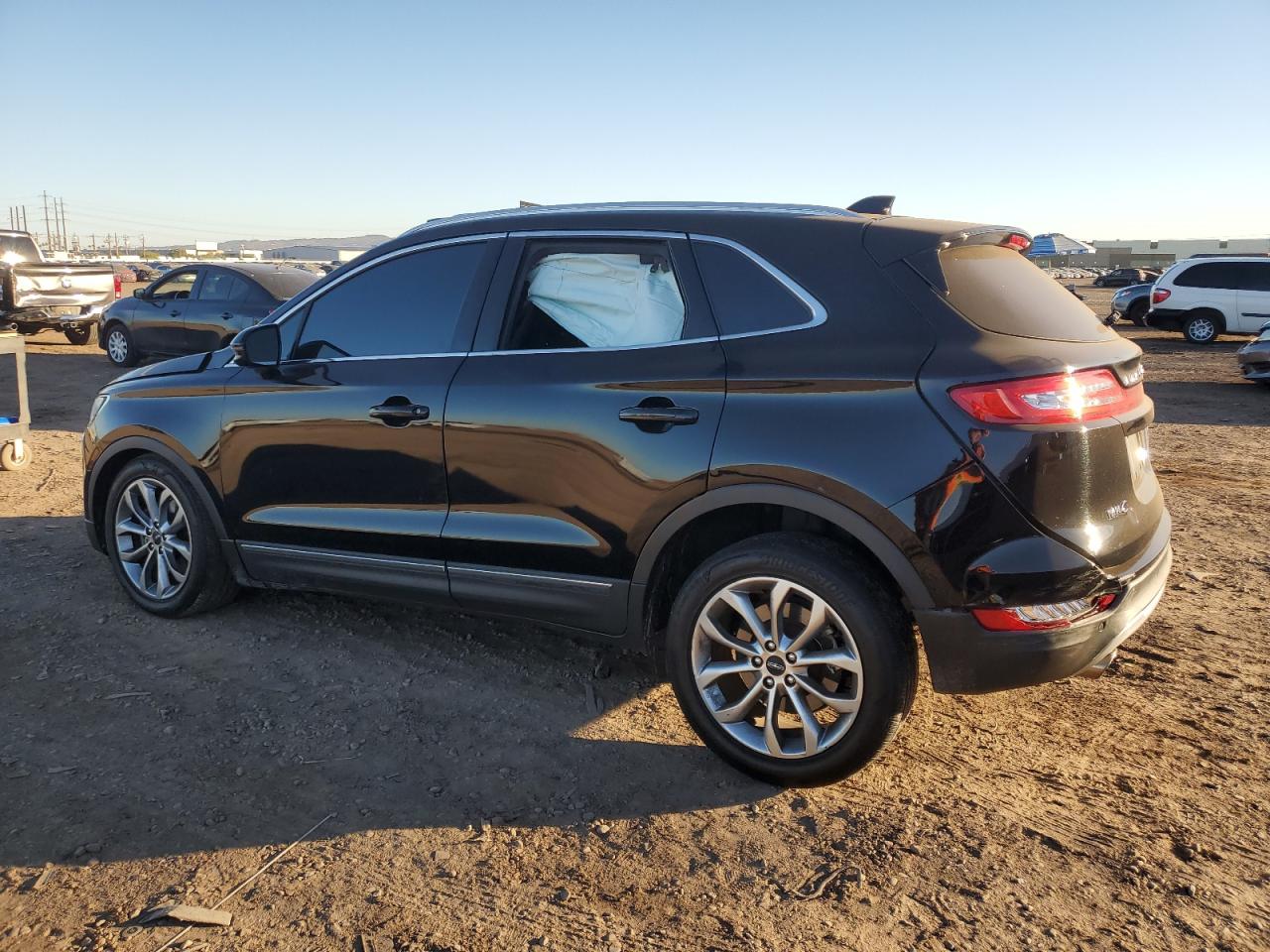Изображение 2 2018 LINCOLN MKC SELECT 2018 с VIN 5LMCJ2C95JUL32759