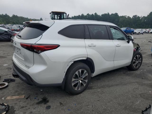 Obraz 3 z 2022 TOYOTA HIGHLANDER XLE 2022 z VIN 5TDGZRBH8NS591873